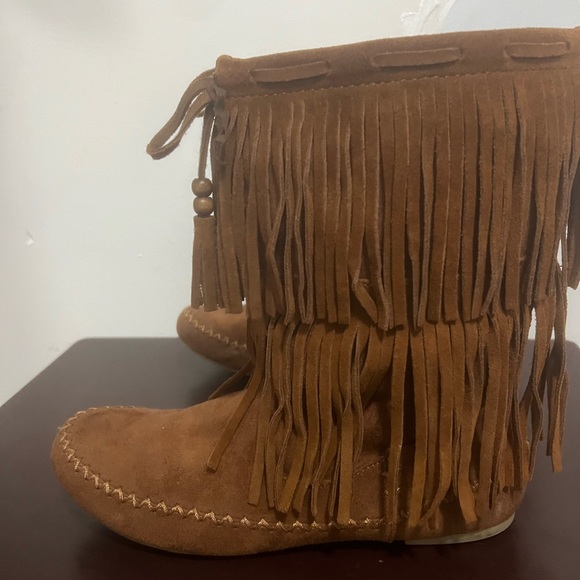 Women’s Fringe Boots - Picture 5 of 5